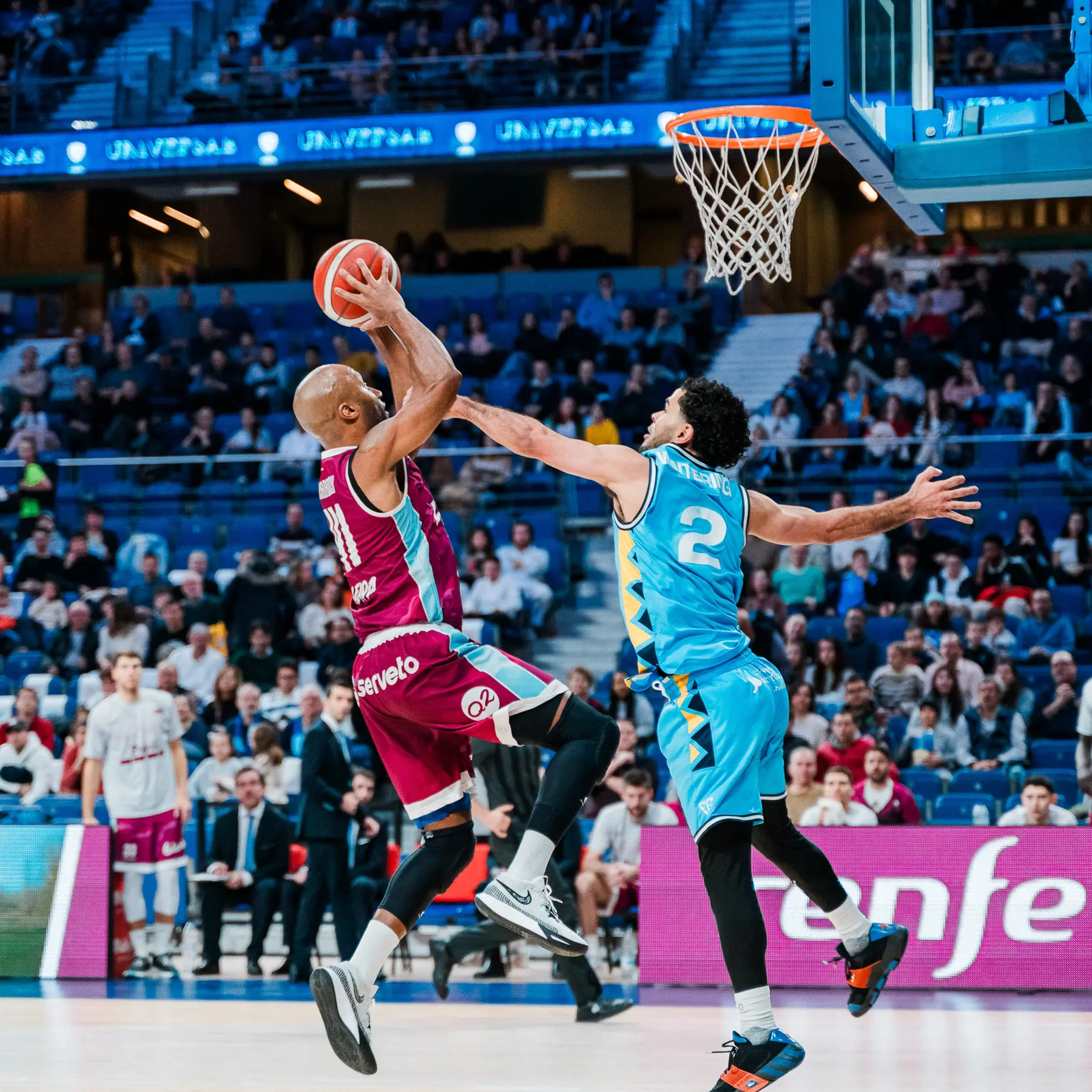 Jugador de baloncesto en acción
